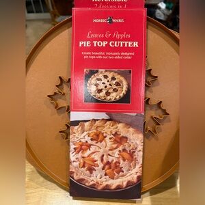 New Nordic Ware Brown Reversible Leaves & Apples Pie Top Cutter
